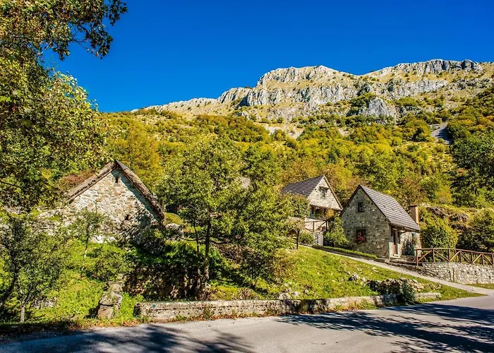 Alpeggio Pruno Semesterbostad *